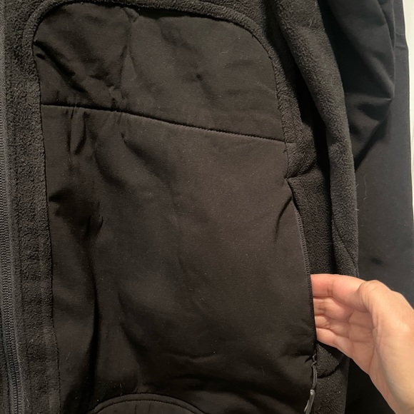 #32- Men’s Oakley Jacket - Picture 5 of 10